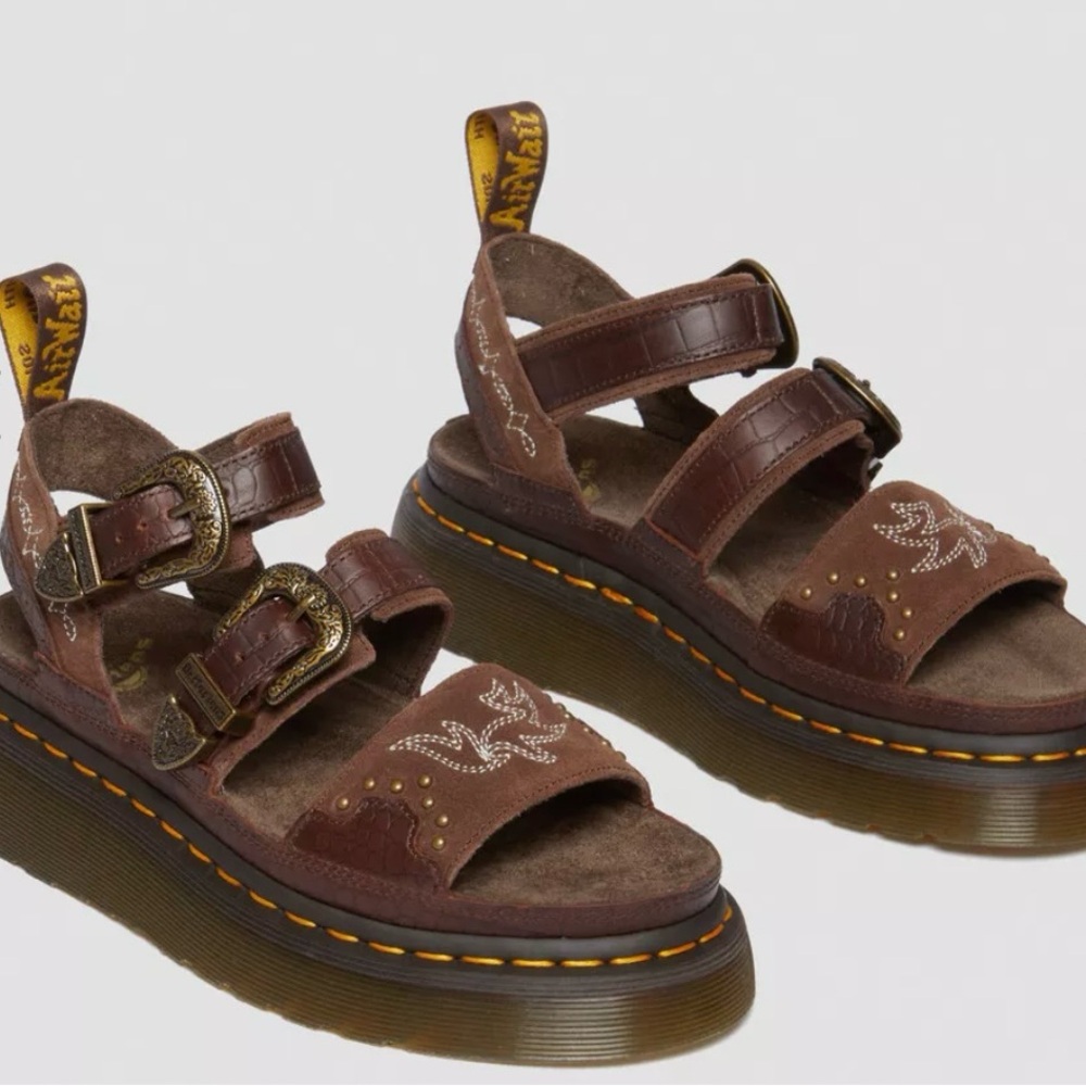 RARE GRYPHON GOTHIC AMERICANA LEATHER PLATFORM SANDALS